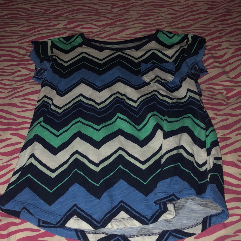 a chevron short sleeve shirt